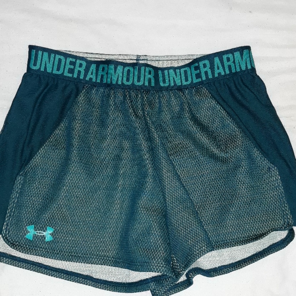 Under armor heat gear shirts size xs